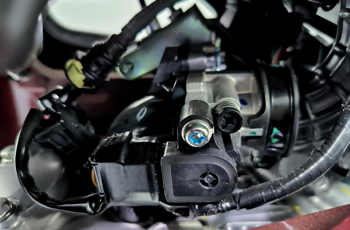 Tính năng nổi bật của Honda Dream Thái 125 2024 là cơ chế phun xăng điện tử FI giúp tiết kiệm nhiên liệu